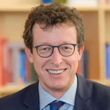 Dr. Ralph Charbonnier